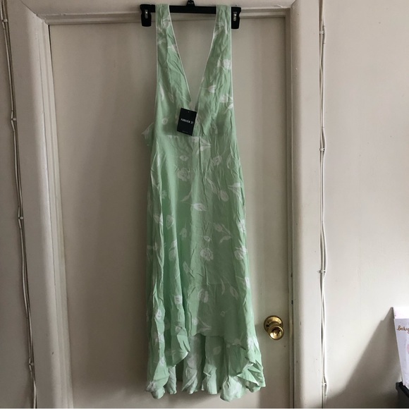 ❤️NWT Forever 21 Green Plunging Floral Tulip High Low Summer Dress Size M - Picture 2 of 7